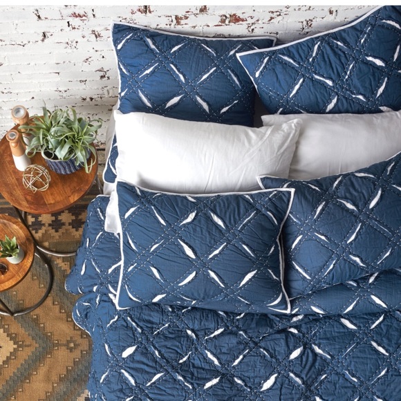 Carol & Frank Parker Indigo Standard Sham, Blue & Cream, Size:  20” x 26” NEW - Picture 2 of 7